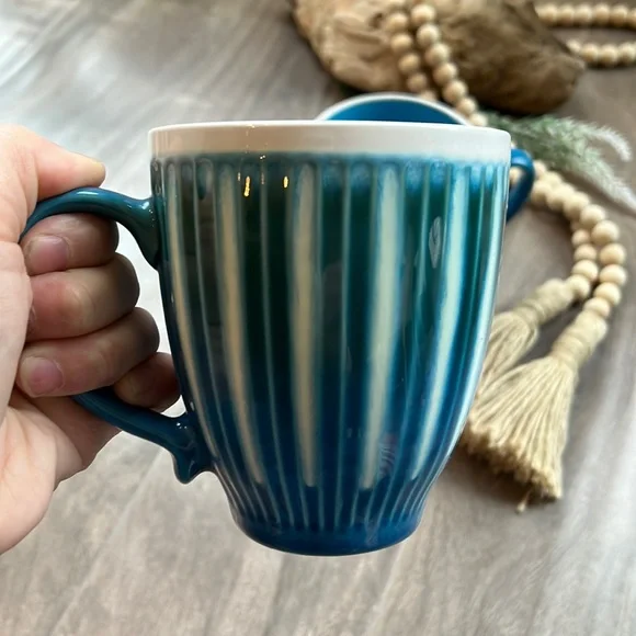 βSOLDβ ABBOTT pair of matching textured mugs - like NEW - Picture 2 of 3